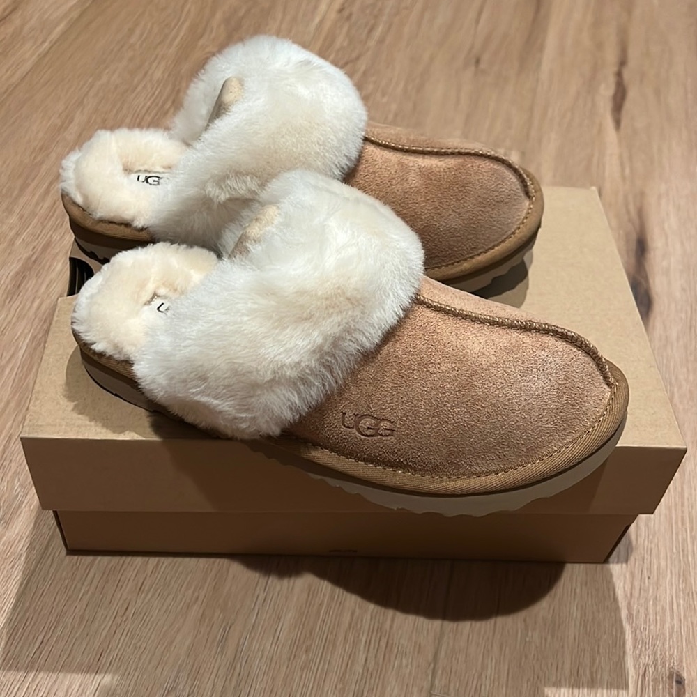 COPY - UGG Cozy II kids 6, womens 7.5